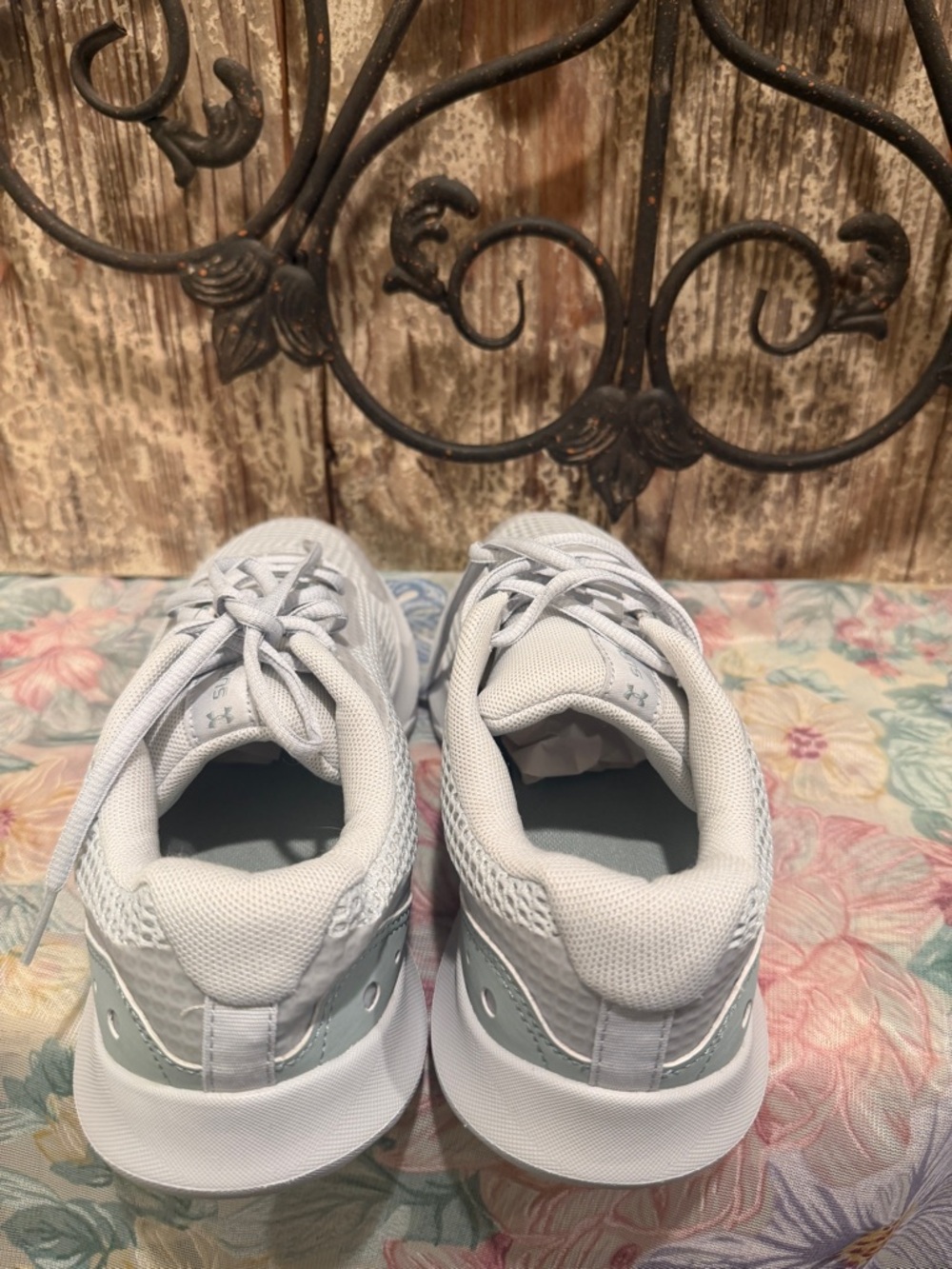 Under Armour US Womens Size 8.5 Charged Surge 4 Running Shoes - Picture 5 of 7
